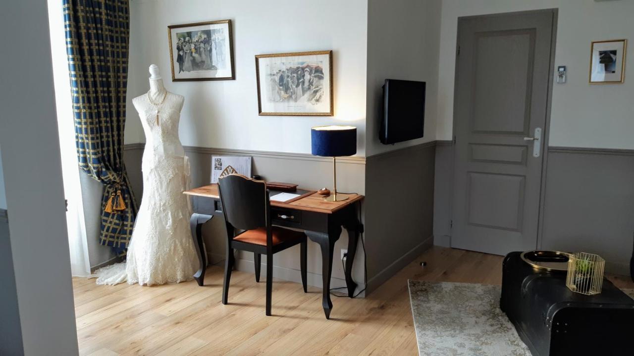 Hotel La Glycine Blanche Pomas Zewnętrze zdjęcie