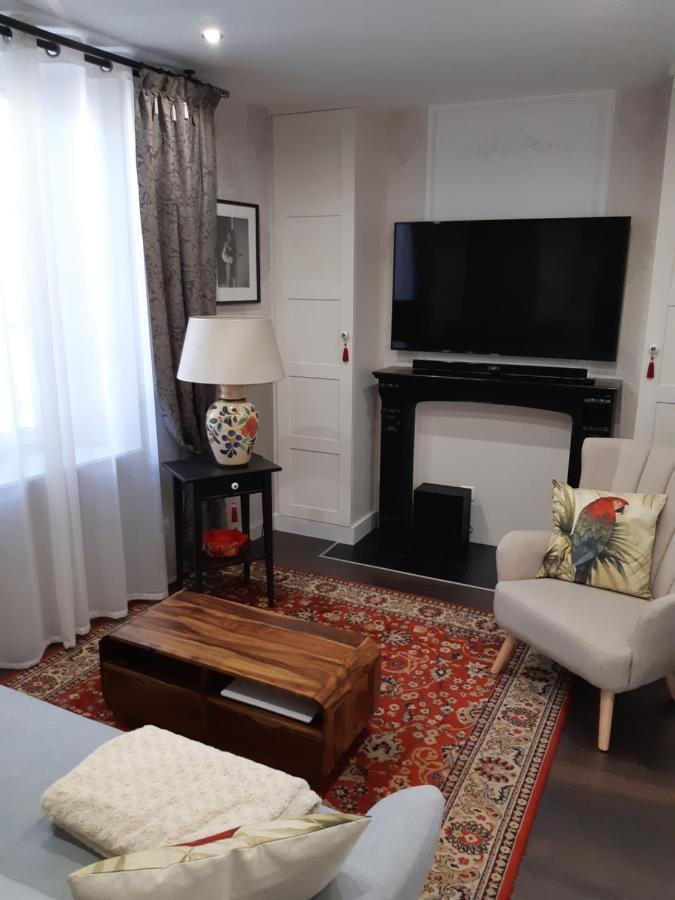 Hotel La Glycine Blanche Pomas Zewnętrze zdjęcie